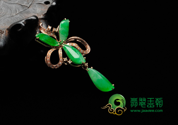 冰种阳绿缅甸翡翠镶玫瑰金花形胸坠（真钻）