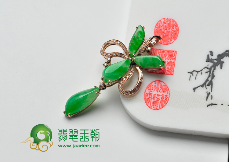 冰种阳绿缅甸翡翠镶玫瑰金花形胸坠（真钻）