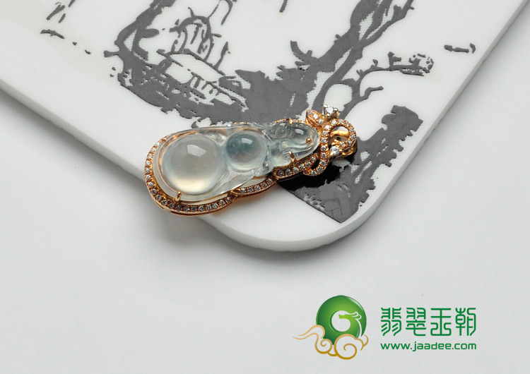 冰玻种缅甸翡翠包玫瑰金葫芦胸坠（奥钻）