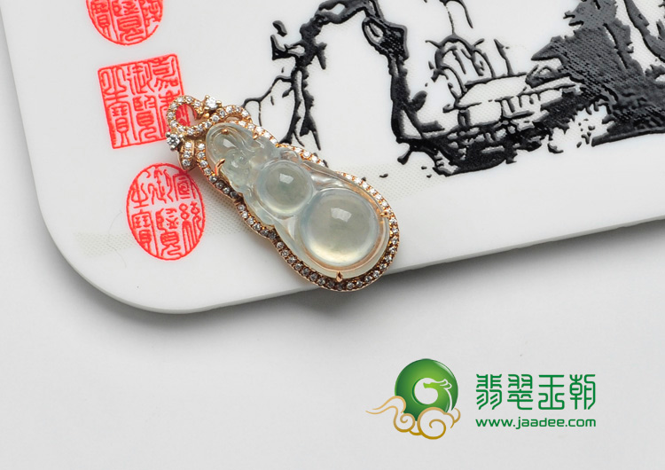 冰玻种缅甸翡翠包玫瑰金葫芦胸坠（奥钻）
