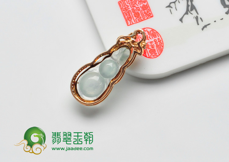 冰玻种缅甸翡翠包玫瑰金葫芦胸坠（奥钻）