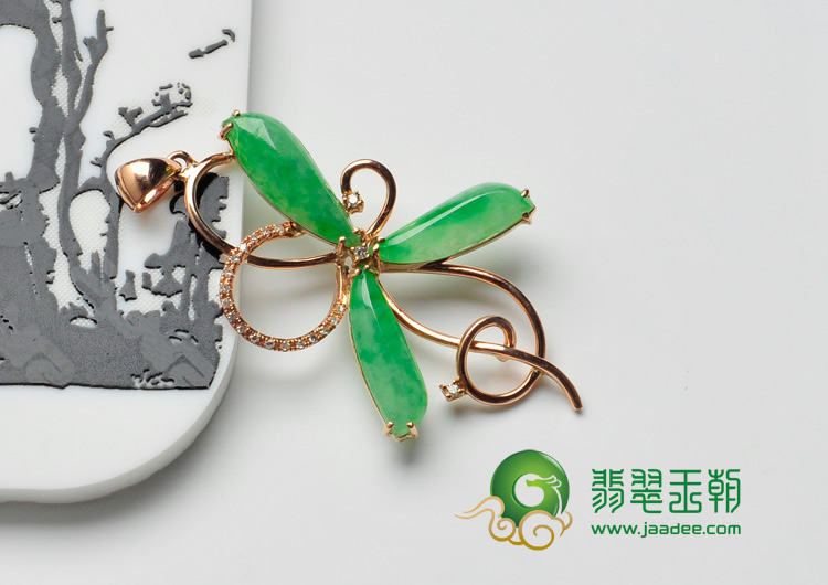 冰种阳绿缅甸翡翠镶玫瑰金花形胸坠（真钻）
