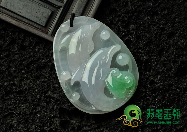 冰种飘翠缅甸翡翠海豚挂件