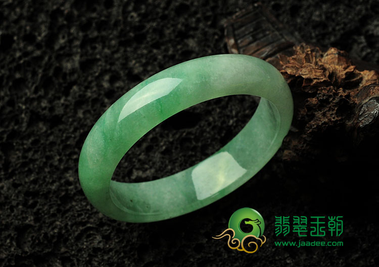 糯冰种晴水缅甸翡翠手镯（52.3mm）