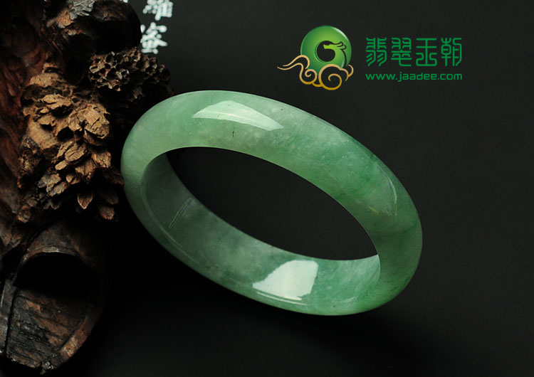 糯冰种晴水缅甸翡翠手镯（52.3mm）