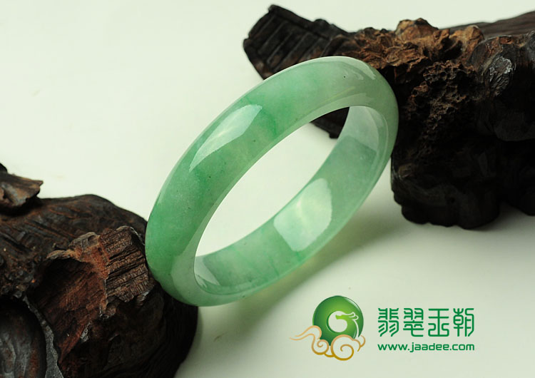 糯冰种晴水缅甸翡翠手镯（52.3mm）