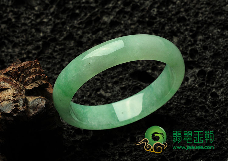 糯冰种晴水缅甸翡翠手镯（52.3mm）