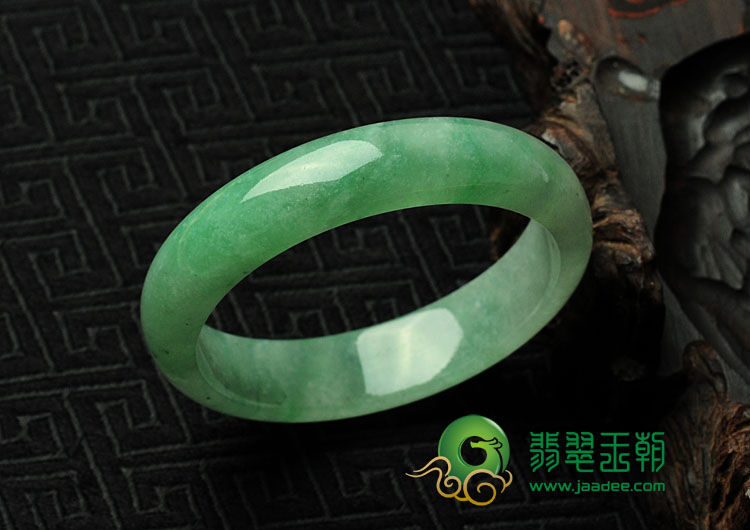 糯冰种晴水缅甸翡翠手镯（52.3mm）