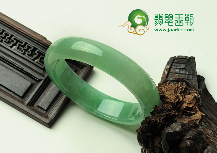 糯冰种晴水缅甸翡翠手镯（52.3mm）