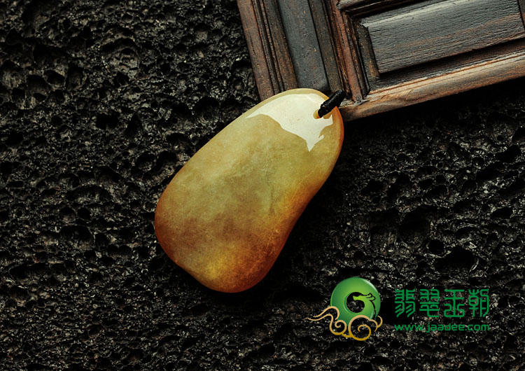 feicui糯冰种红黄翡缅甸翡翠螭龙挂件