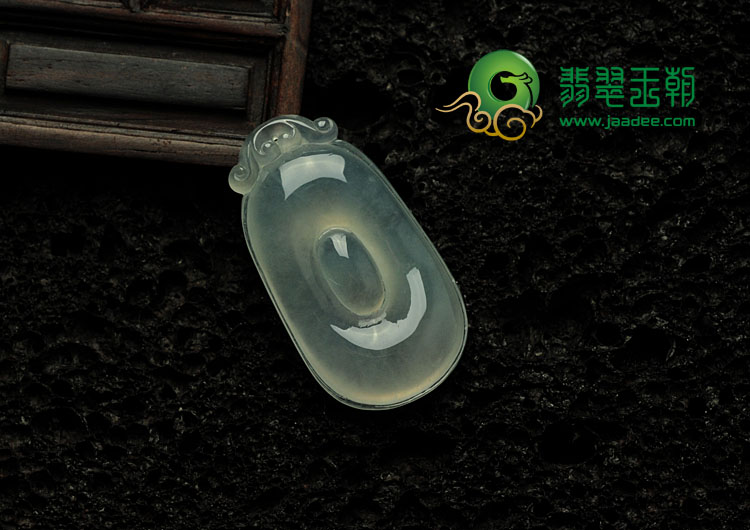 冰玻种淡晴水缅甸翡翠福在眼前挂件