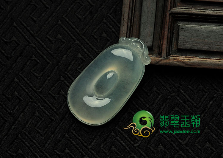 冰玻种淡晴水缅甸翡翠福在眼前挂件