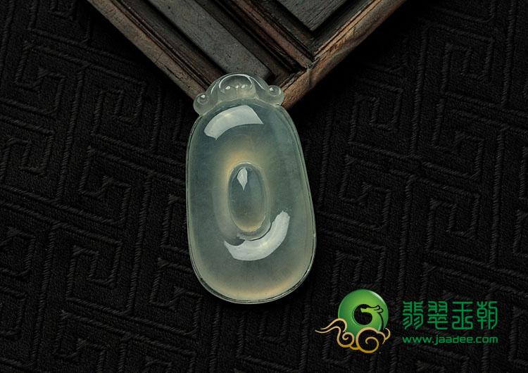 冰玻种淡晴水缅甸翡翠福在眼前挂件