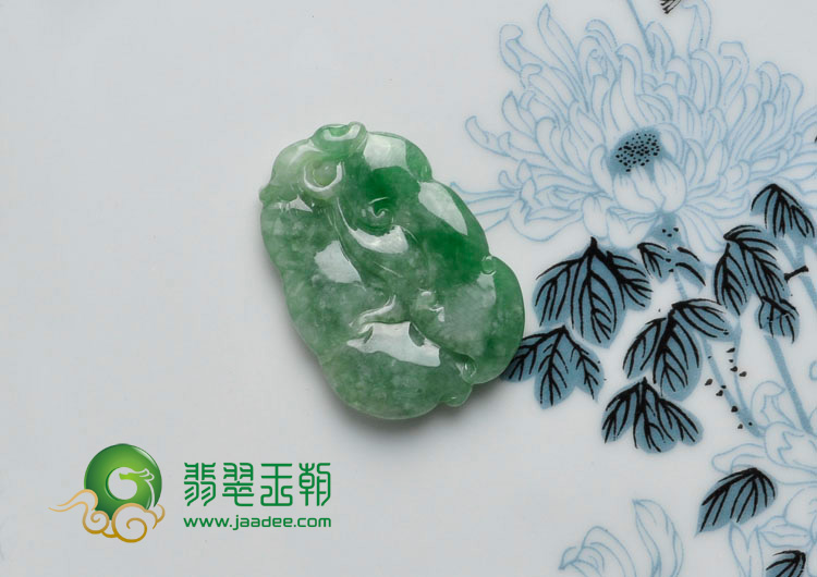 糯冰种满绿缅甸翡翠如意挂件