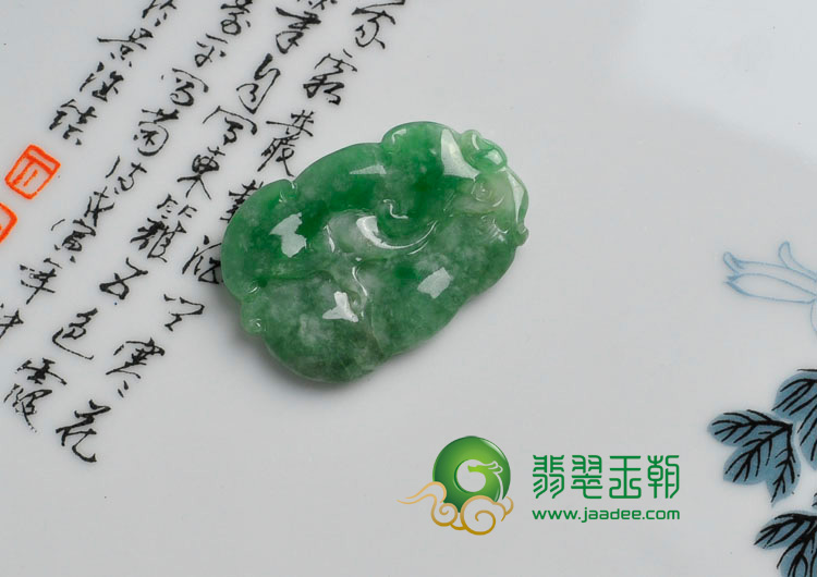 糯冰种满绿缅甸翡翠如意挂件