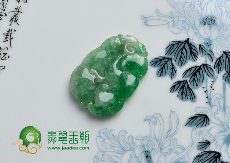 糯冰种满绿缅甸翡翠如意挂件
