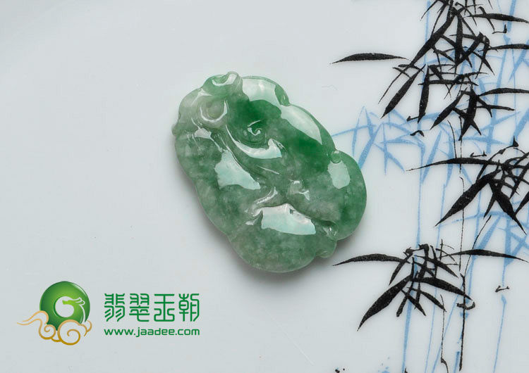 糯冰种满绿缅甸翡翠如意挂件