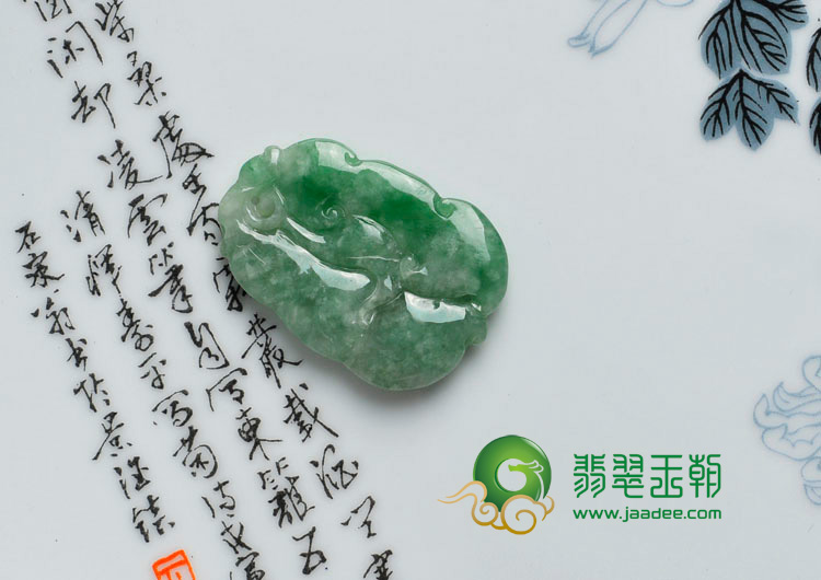 糯冰种满绿缅甸翡翠如意挂件