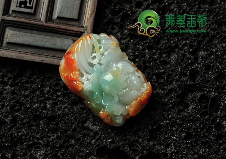 糯冰种三彩缅甸翡翠蝶恋花挂件