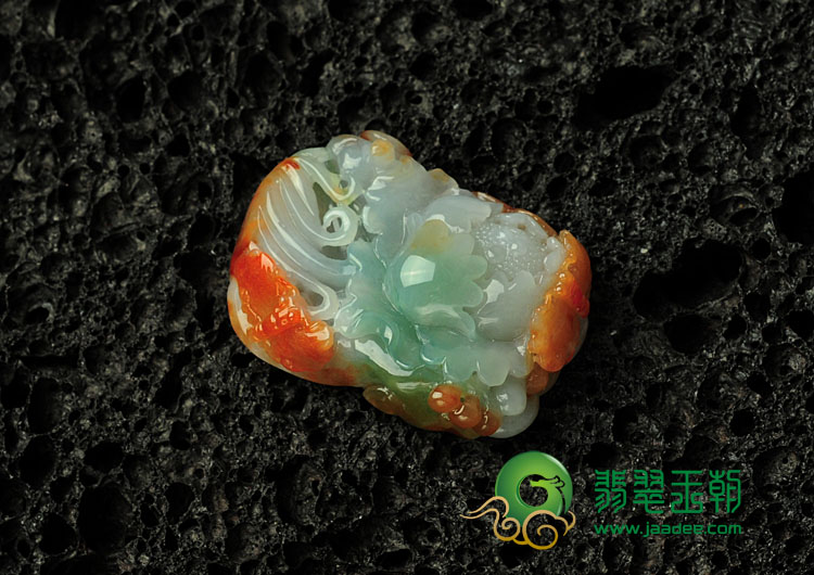糯冰种三彩缅甸翡翠蝶恋花挂件