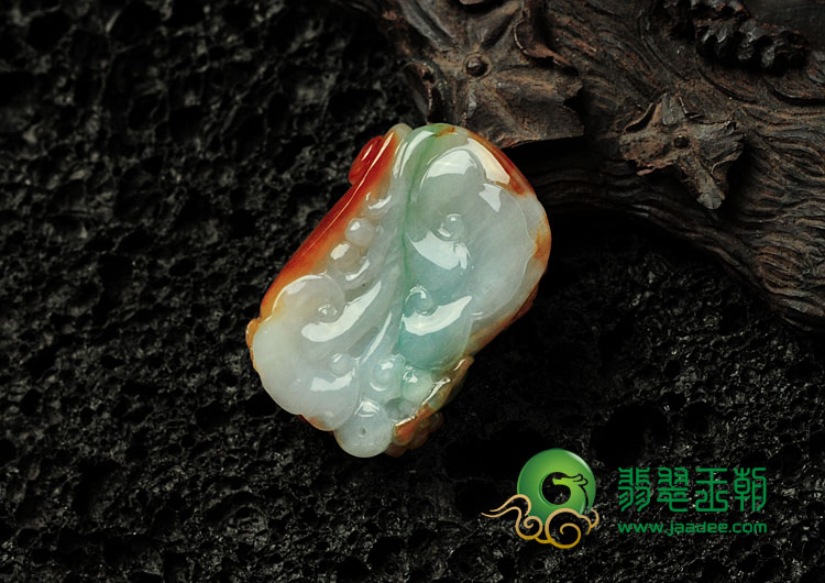 糯冰种三彩缅甸翡翠蝶恋花挂件