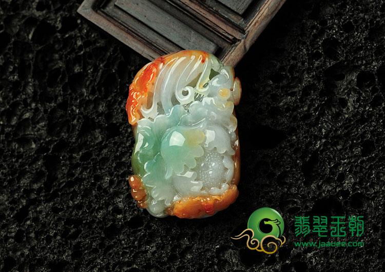 糯冰种三彩缅甸翡翠蝶恋花挂件