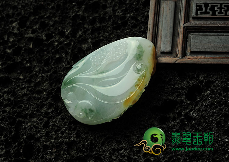 糯冰种黄翡飘花缅甸翡翠蝶恋花挂件