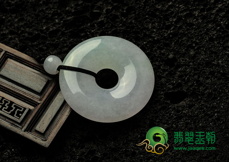 糯冰种春带彩缅甸翡翠平安扣挂件