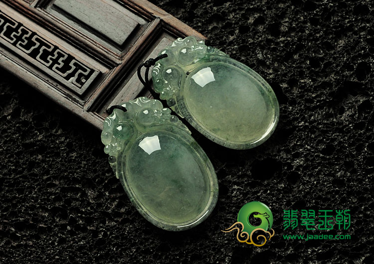 冰种飘花缅甸翡翠双龙戏珠挂件（一对）