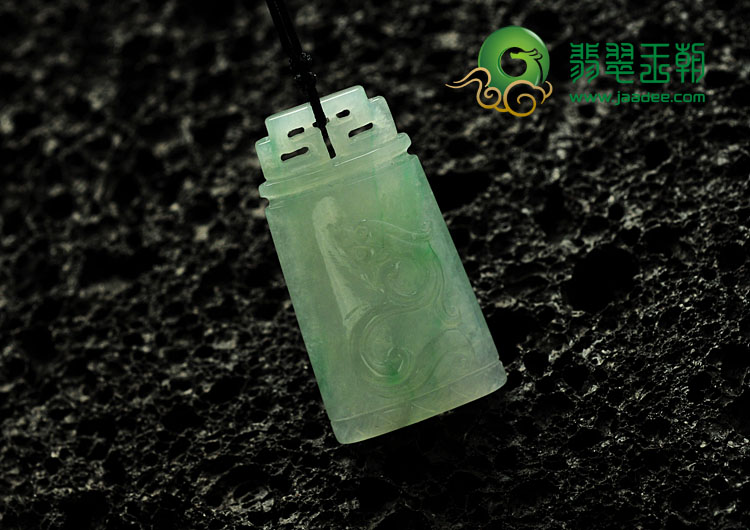 冰种晴水略飘翠缅甸翡翠仿古龙牌挂件