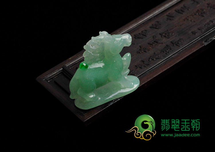 糯冰种晴水飘翠缅甸翡翠千里马挂件