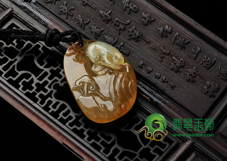 冰种黄翡缅甸翡翠猛虎下山挂件