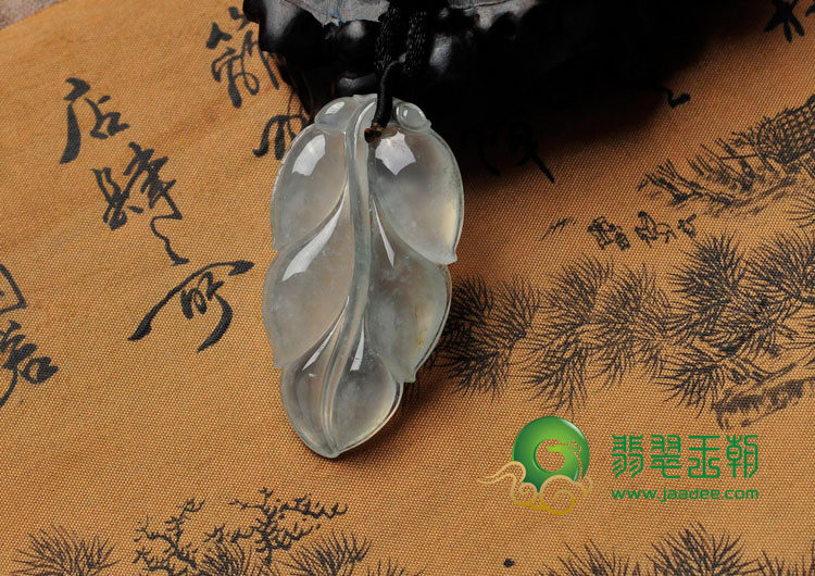 冰玻种略飘花缅甸翡翠叶子挂件