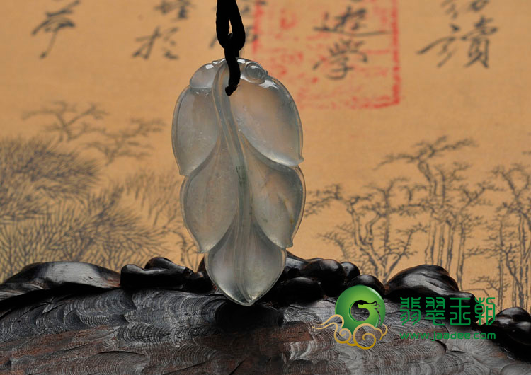 冰玻种略飘花缅甸翡翠叶子挂件