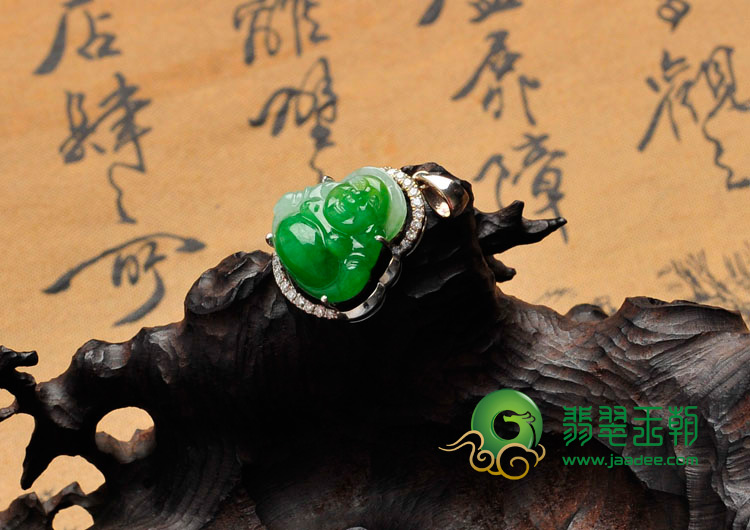 糯冰种阳绿缅甸翡翠包白金玉佛胸坠（真钻）