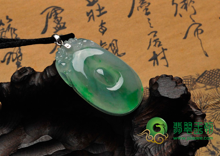 冰种翠绿缅甸翡翠福在眼前挂件