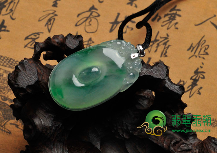 冰种翠绿缅甸翡翠福在眼前挂件