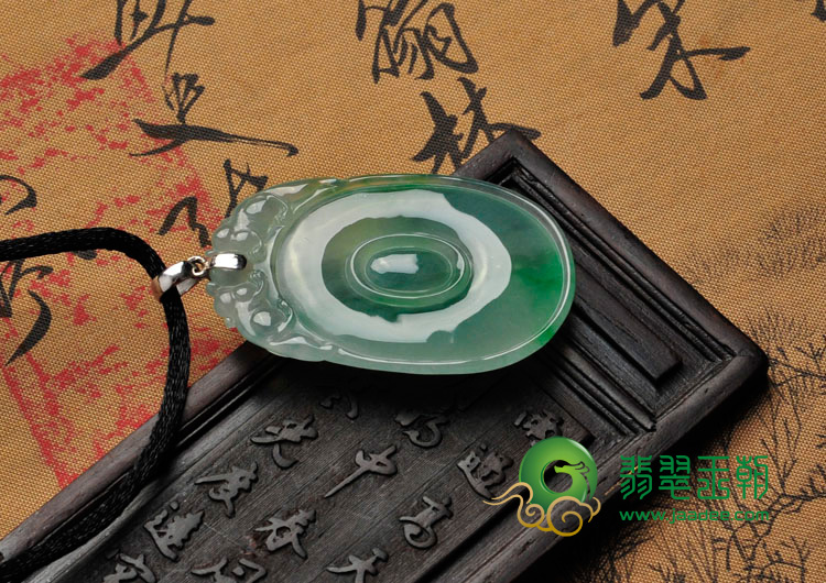 冰种翠绿缅甸翡翠福在眼前挂件