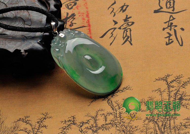 冰种翠绿缅甸翡翠福在眼前挂件