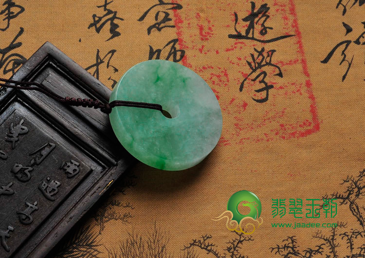 糯冰种飘阳绿缅甸翡翠平安扣挂件