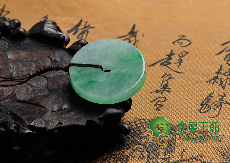 糯冰种飘阳绿缅甸翡翠平安扣挂件