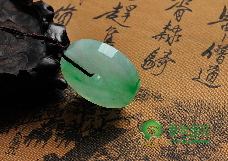 糯冰种飘阳绿缅甸翡翠平安扣挂件