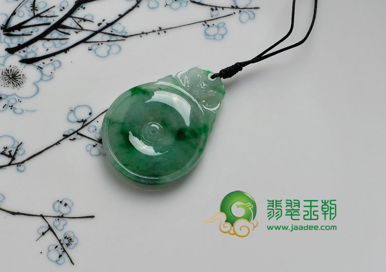 糯冰种飘阳绿缅甸翡翠福在眼前挂件