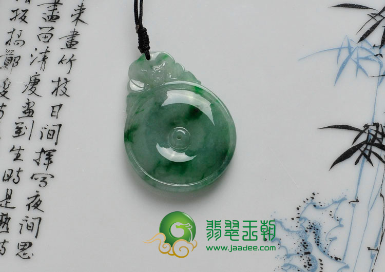 糯冰种飘阳绿缅甸翡翠福在眼前挂件