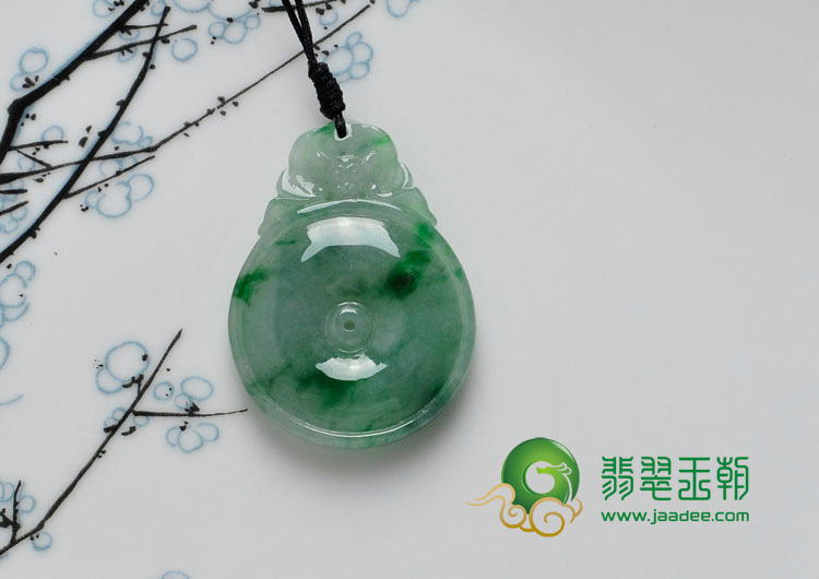 糯冰种飘阳绿缅甸翡翠福在眼前挂件