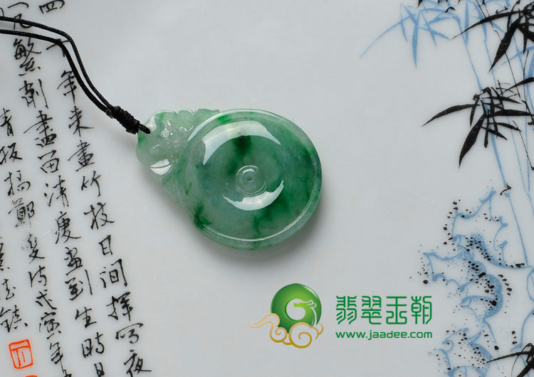 糯冰种飘阳绿缅甸翡翠福在眼前挂件