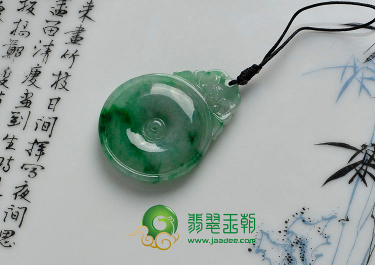 糯冰种飘阳绿缅甸翡翠福在眼前挂件