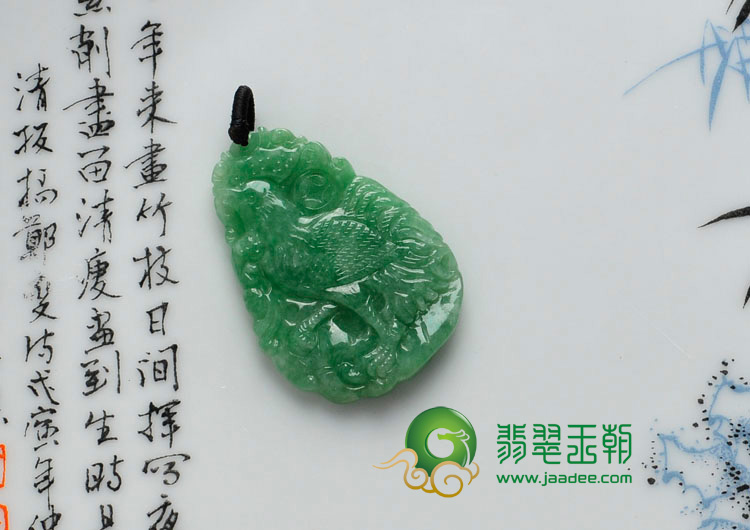 糯冰种满绿缅甸翡翠金鸡挂件