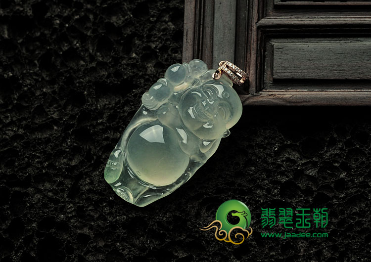 冰种缅甸翡翠逍遥佛挂件