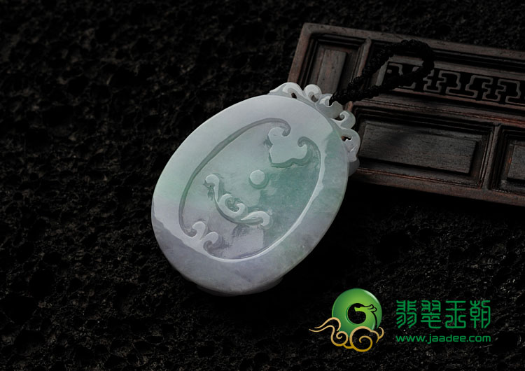糯冰种春带彩缅甸翡翠帝王之相挂件